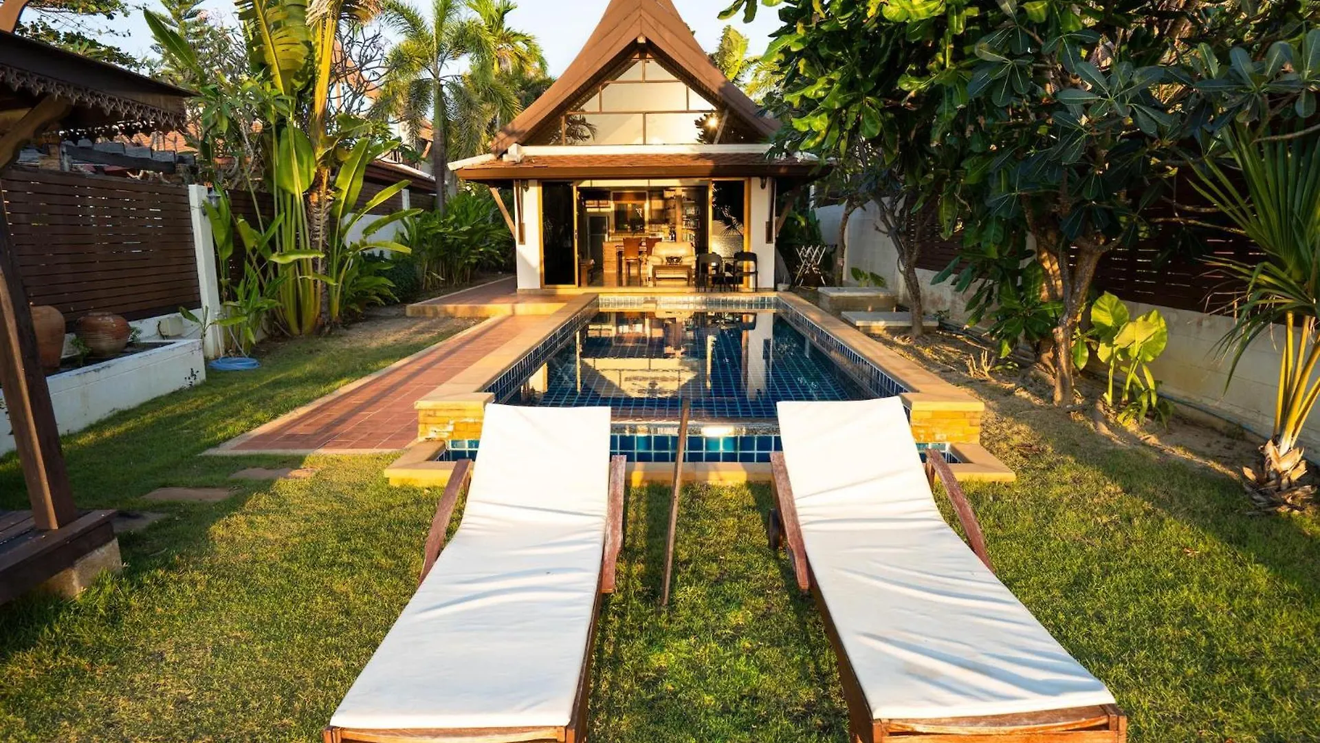 Amazing Beachfront Villa Ko Lanta タイ王国